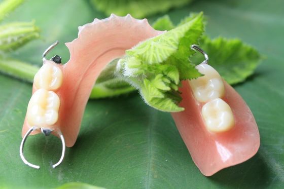 Dentadura parcial de acrílico desprendible parcial