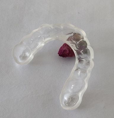La estética baja el pedazo de boca del arco para el apretón de dientes