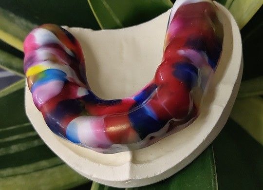 Los dientes de los deportes de la estética guardan